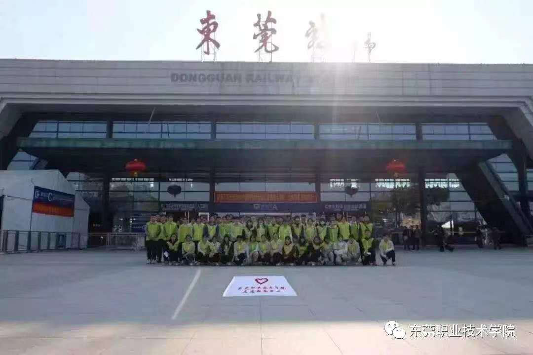 我校志愿者大合照